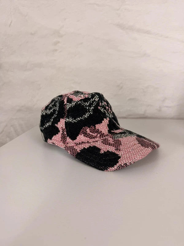 Casquette en tapisserie design unique fait main upcyclé retravaillé et tissé taille unique n•1024