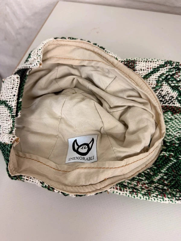 Casquette en tapisserie design unique fait main upcyclé retravaillé et tissé taille unique n•1026