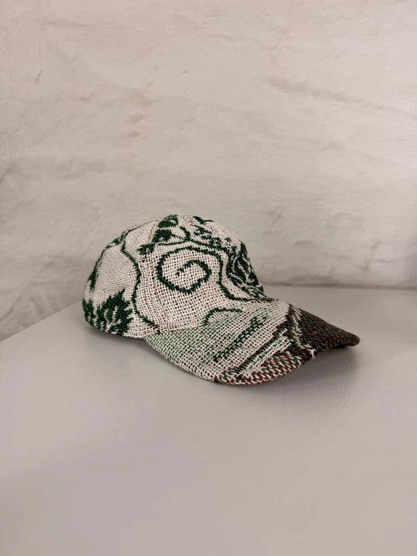 Casquette en tapisserie design unique fait main upcyclé retravaillé et tissé taille unique n•1026