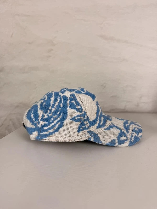 Casquette en tapisserie design unique fait main upcyclé retravaillé et tissé taille unique n•1027