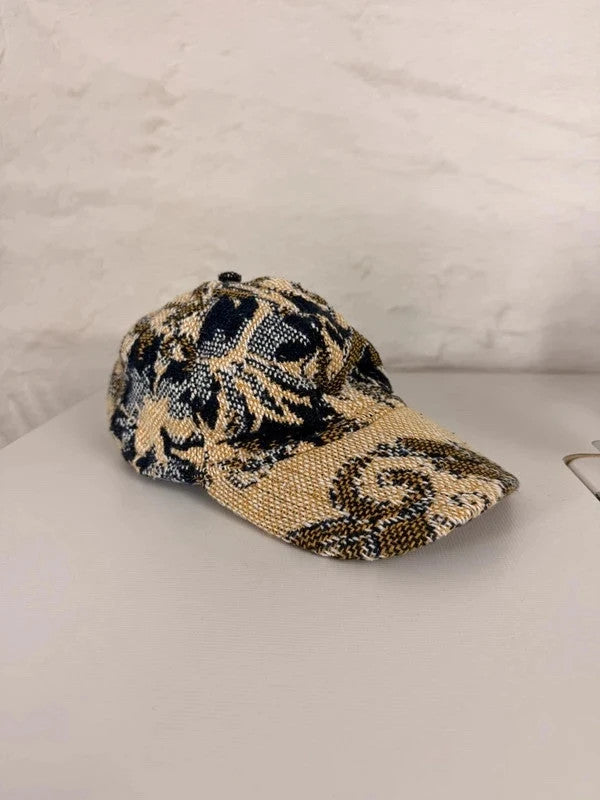 Casquette en tapisserie design unique fait main upcyclé retravaillé et tissé taille unique n•1028