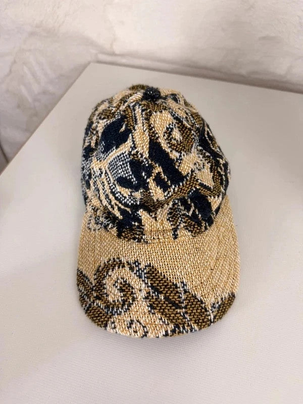 Casquette en tapisserie design unique fait main upcyclé retravaillé et tissé taille unique n•1028