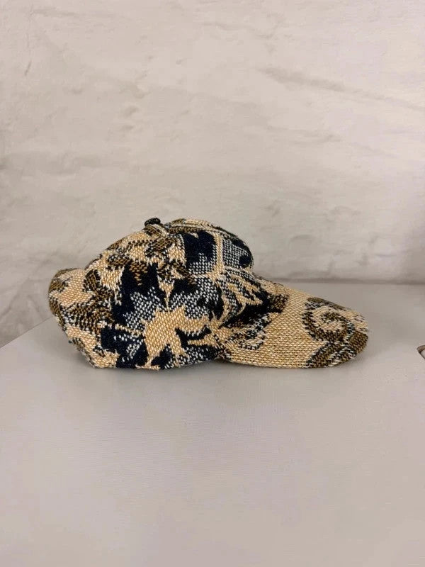 Casquette en tapisserie design unique fait main upcyclé retravaillé et tissé taille unique n•1028