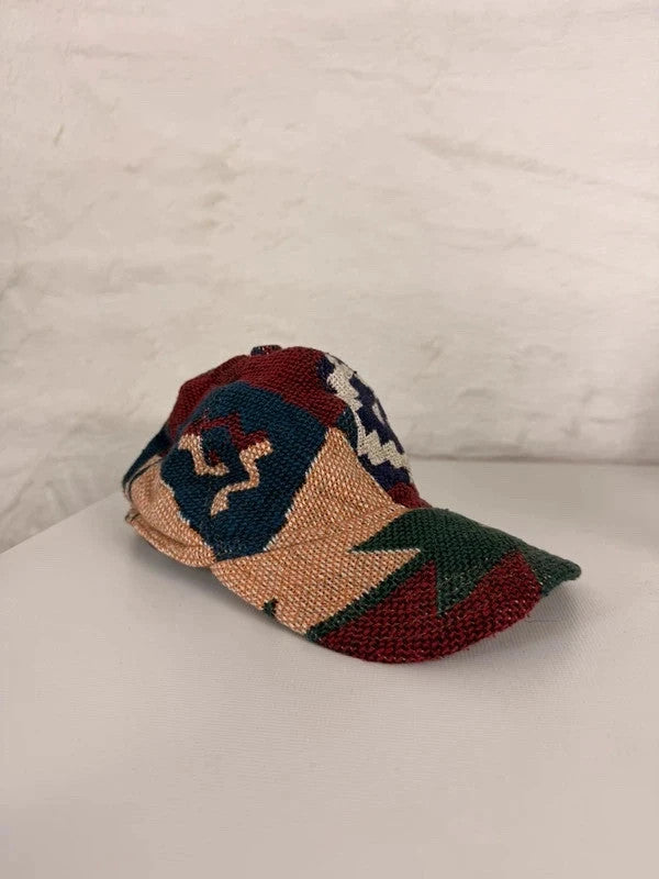 Casquette en tapisserie design unique fait main upcyclé retravaillé et tissé taille unique n•1029