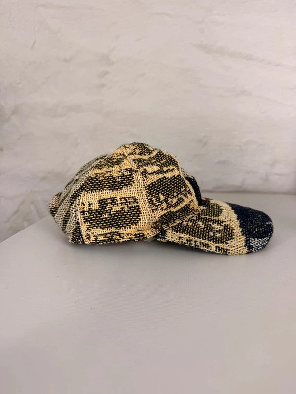 Casquette en tapisserie design unique fait main upcyclé retravaillé et tissé taille unique n•1031