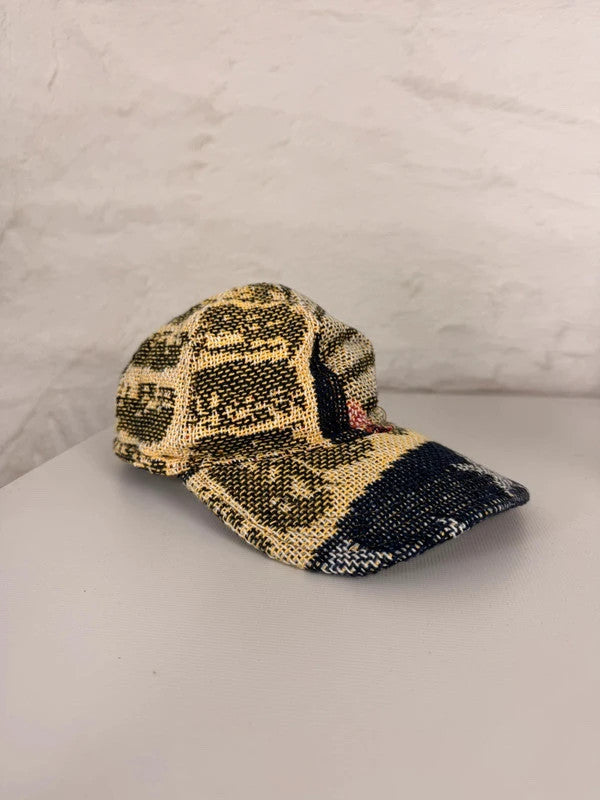 Casquette en tapisserie design unique fait main upcyclé retravaillé et tissé taille unique n•1031