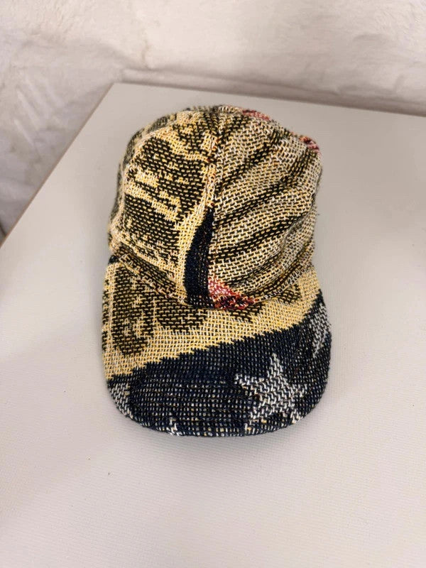 Casquette en tapisserie design unique fait main upcyclé retravaillé et tissé taille unique n•1031