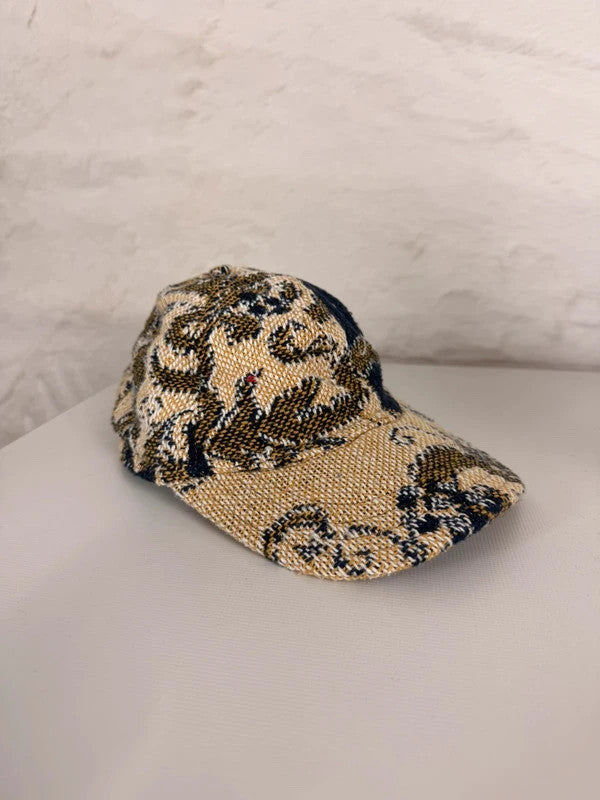 Casquette en tapisserie design unique fait main upcyclé retravaillé et tissé taille unique n•1033