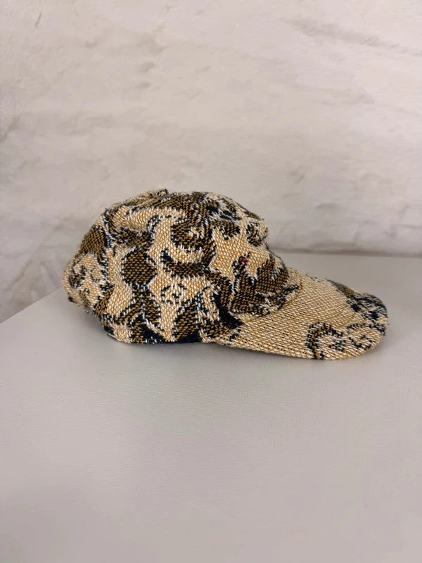 Casquette en tapisserie design unique fait main upcyclé retravaillé et tissé taille unique n•1033