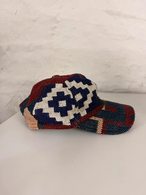Casquette en tapisserie design unique fait main upcyclé retravaillé et tissé taille unique n•1036