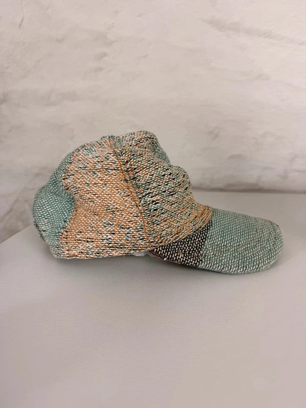 Casquette en tapisserie design unique fait main upcyclé retravaillé et tissé taille unique n•1037