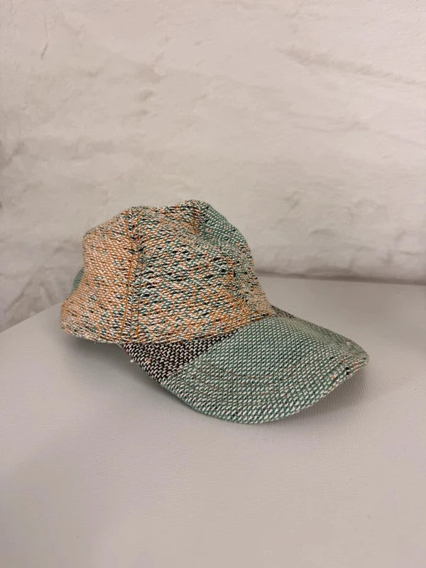 Casquette en tapisserie design unique fait main upcyclé retravaillé et tissé taille unique n•1037