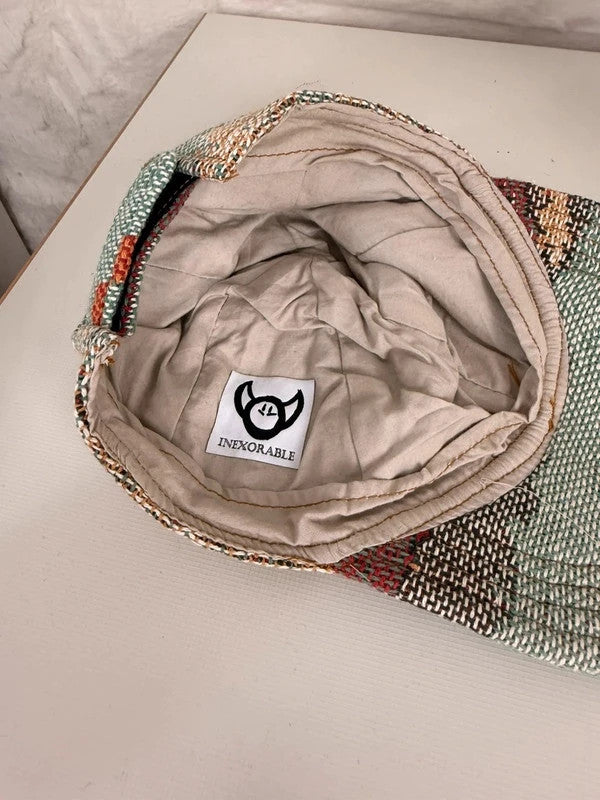 Casquette en tapisserie design unique fait main upcyclé retravaillé et tissé taille unique n•1037