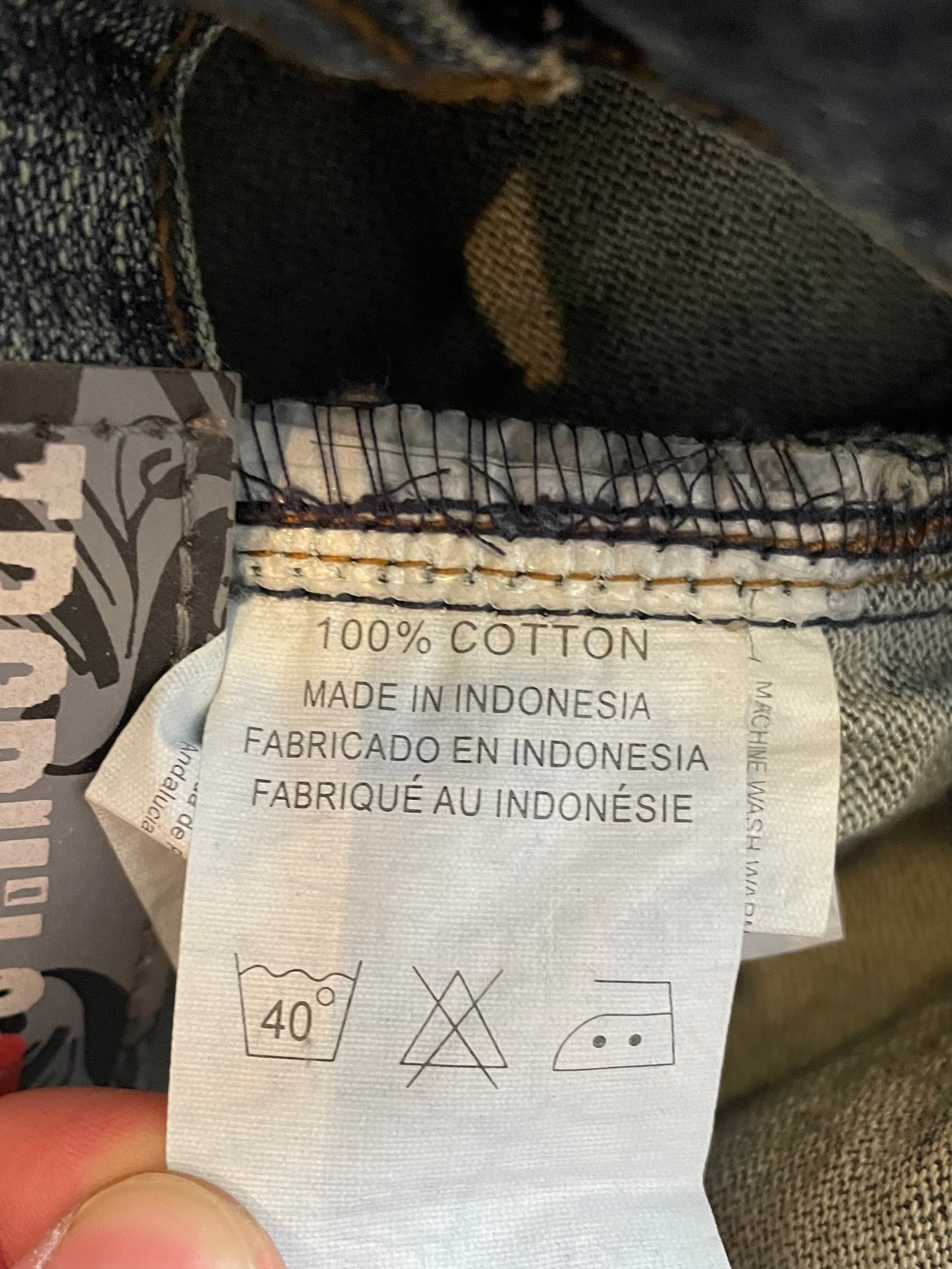 Pantalon en jean coupe skater baggy Trankilo brodé croix 100% coton