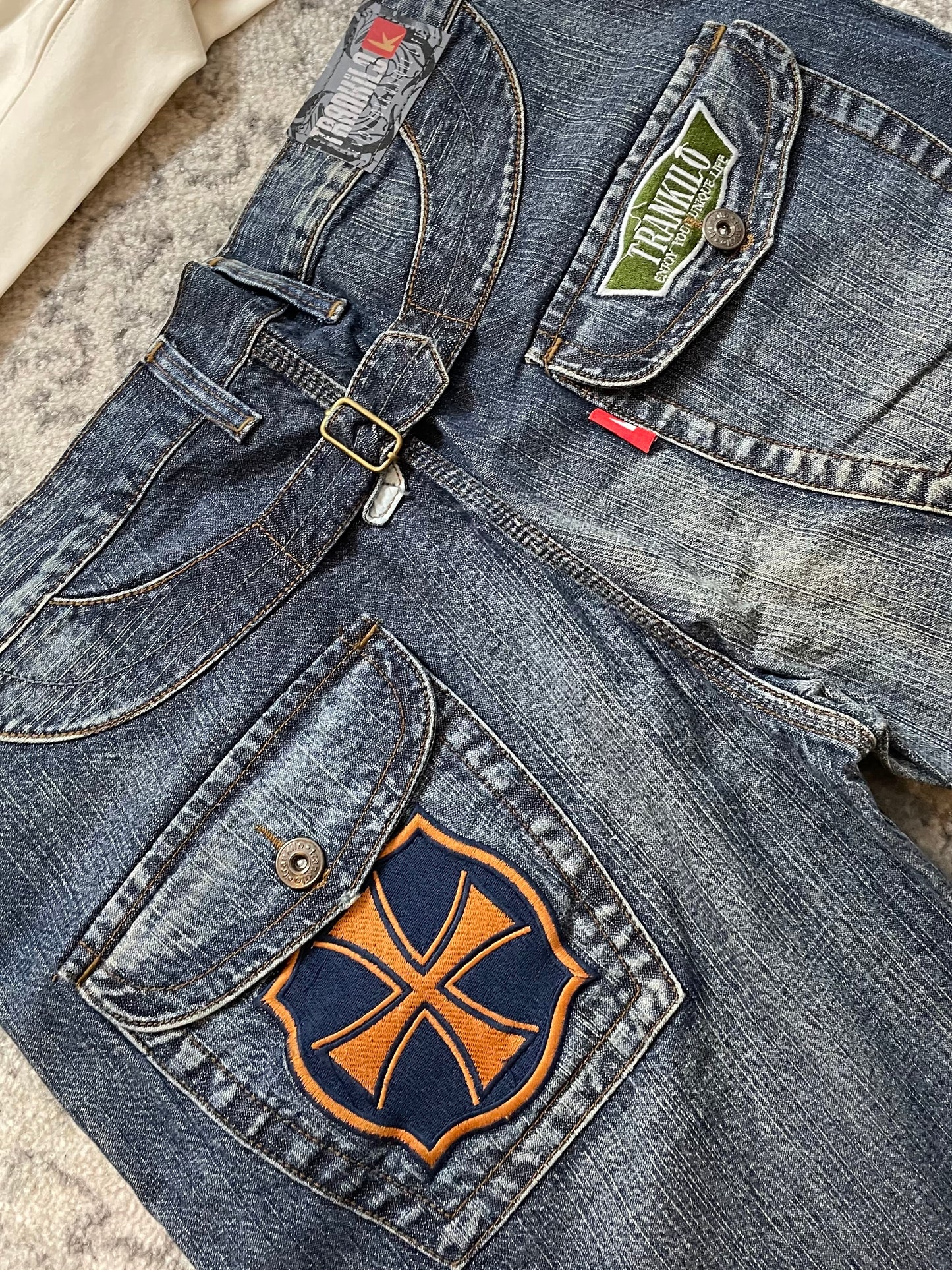 Pantalon en jean coupe skater baggy Trankilo brodé croix 100% coton